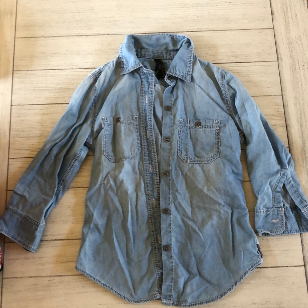 Cute 3/4 Sleeve Chambray shirt